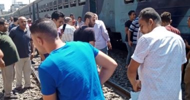 خروج قطار ركاب عن القضبان فى غمرة.. وارتباك فى الحركة.. صور
