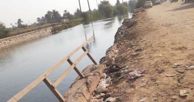 قارئ يشكو انهيار السورى الحديدى بترعة الجيزاوية فى طريق طهطا