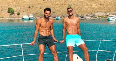  كوكا لـ"محمد صلاح": "صاحبك اللي بيعمل تمارين للبطن من وهو عنده سنتين"..صور