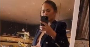 كريسى تيجن توضح حقيقة حملها فى الطفل الثالث بمقطع فيديو جديد