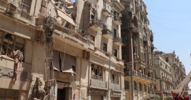 صور.. محافظ القاهرة يشكل لجنة لفحص المبانى المجاورة لعقار قصر النيل المنهار