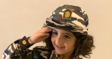 كلنا جيش مصر.. "فريدة" أصغر طفلة تشارك بالزى العسكرى فى حب مصر