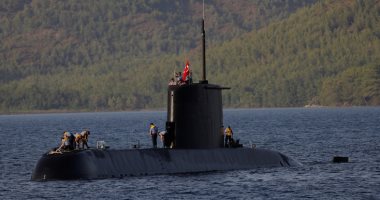 رصد غواصة تركية فى المياه الإقليمية لليونان وأثينا تدفع بسفن حربية