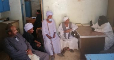لقاءات إرشادية عن الجلد العقدى وأهمية التلقيح الصناعى بأسوان.. صور