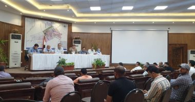 رئيس جهاز 6 أكتوبر يتابع الموقف التنفيذى لمشروعات الطرق بالمدينة