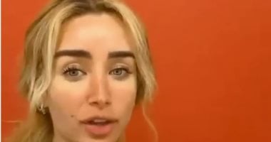 هنا الزاهد تزيل رسومات التاتو من جسمها وتوجه نصائح للجمهور.. اعرف التفاصيل