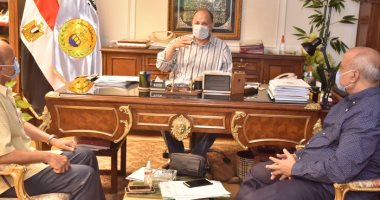 محافظ أسيوط يبحث توفير الأراضى لإنشاء مدارس جديدة بالقرى الأكثر احتياجا