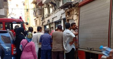 محافظ الإسكندرية يصل مكان حادث انهيار عقارين بمنطقة بحرى