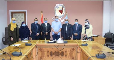 جامعة سوهاج تكرم الحاصلين على شهادة أساسيات التحول الرقمى... صور