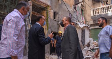 محافظ الإسكندرية يكلف الأجهزة المعنية بالتعامل مع حادث انهيار عقارين الجمرك 