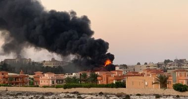حريق هائل بإحدى القرى على طريق الساحل الشمالى.. صور