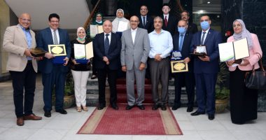 تكريم أعضاء اللجنة التنفيذية للمنتدى البيئى الدولى الرابع بجامعة طنطا