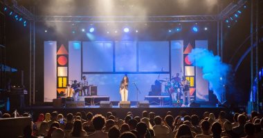 مهرجان الصيف الدولى يتألق بمكتبة الإسكندرية.. تنظيم الفعاليات بالمسرح المكشوف بـ400 مقعد فقط.. دينا الوديدي في الافتتاح ومصطفى قمر بالختام.. ومصطفى الفقي يؤكد: نحرص على عودة الحياة الثقافية تدريجيًا 
