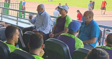 رئيس أسوان يطالب اللاعبين بانتفاضة كروية أمام الأهلي.. صور