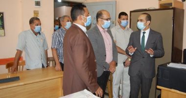 نائب محافظ سوهاج يتفقد سير العمل بإدارة خدمة المواطنين بمدينة أخميم.. صور