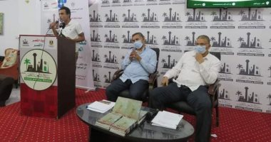 حفل توقيع ونقد حول "أوراق الجنوب والشمال" في أمسية ببيت شعر الأقصر.. صور