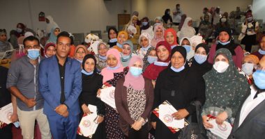 صور.. تكريم 550 من الممرضين العاملين بمستشفيات العزل الصحى بالأقصر