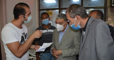 محافظ المنيا يوجه بتقديم التسهيلات للمواطنين فى استقبال طلبات التصالح.. صور