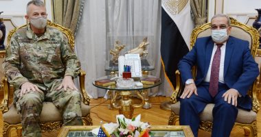 وزير الإنتاج الحربى يبحث مع الملحق العسكرى بالسفارة الأمريكية دعم التعاون