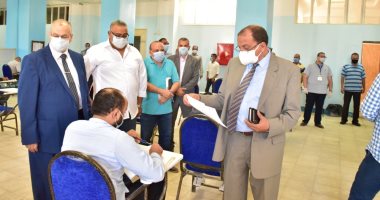 رئيس جامعة بنى سويف يتفقد امتحانات التعليم المفتوح والدراسات العليا والقدرات