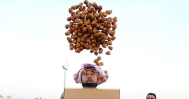 وزير الزراعة يبحث مع محافظ الوادى الجديد دفع مشروعات الحرير وتطوير صناعة التمور