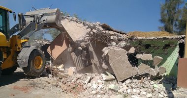 آلات ولوادر المحافظات تلاحق المبانى المخالفة والتعديات على أراضى الدولة.. تنفيذ 22 قرار إزالة على ترعه المحمودية ..وحملات ضد مخالفات البناء.. وهدم تعديات على أرض مملوكة لهيئة الآثار بالمنتزه