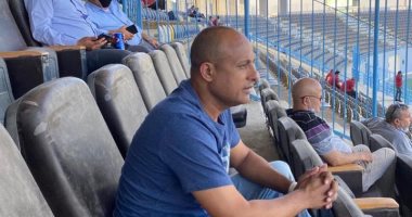 طارق مصطفى مدرب المنتخب يحضر مباراة إنبى وسموحة بالدورى