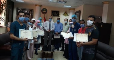 طب بنها يكرم فريق تمريض المستشفيات الجامعية المشارك بالخطوط الأولى لمواجهة كورونا