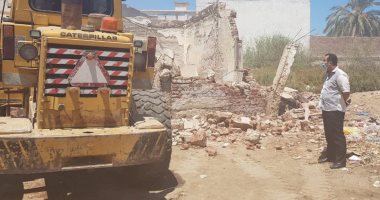 صور .. إزالة تعديات على أرض مملوكة لهيئة الآثار بالمنتزه شرق الإسكندرية