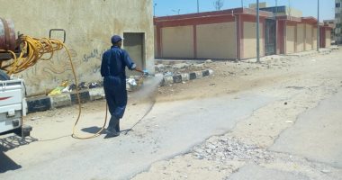 تعقيم مناطق حى العبور بالعريش ضد فيروس كورونا ويرقات الذباب والبعوض (صور)