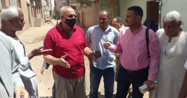رئيس مركز كوم أمبو يبحث شكاوى المواطنين ويوجه المسئولين بسرعة إيجاد حل (صور)
