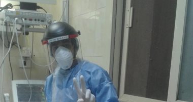 الجيش الأبيض.."الحسينى" ممرض بمستشفى صدر العباسية فى مواجهة كورونا