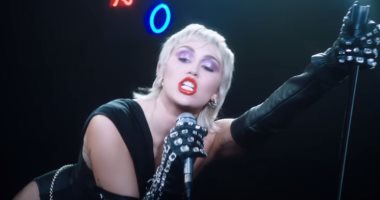 مايلى سايروس تقدم Midnight Sky لأول مرة على الهواء بحفل MTV.. اعرف امتى
