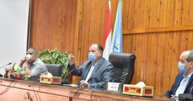 محافظ أسيوط يعقد اجتماعاً لمناقشة ملفى التصالح والتقنين بحضور رؤساء المراكز