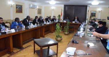 وزير التموين يبحث مع مسئولى السودان زراعة فول الصويا والذرة فى أراضيها