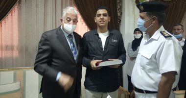 صور.. محافظ جنوب سيناء يكرم أوائل الثانوية العامة والأزهرية