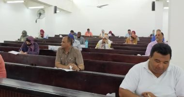 رئيس جامعة القناة تتفقد امتحانات معهد الدراسات الأفرو آسيوية.. صور