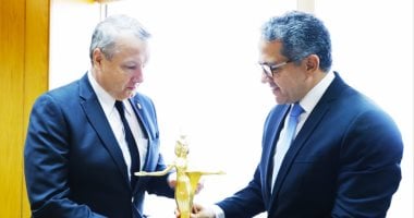 وزير السياحة: سائحو المجر من أوائل الوافدين إلى شرم الشيخ والغردقة 