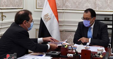 رئيس الوزراء يطمئن على أرصدة المخزون الاستراتيجى من المنتجات البترولية   