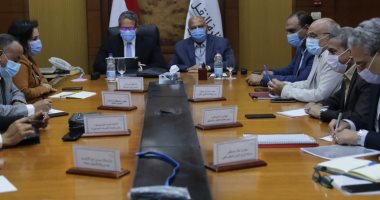 وزيرا النقل والسياحة يناقشان خطط تطوير الطرق والقطارات الجديدة لخدمة السياح