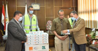 تدعم مستشفيات أسيوط الجامعية بألف كاشف كورونا بقيمة ربع مليون جنيه (صور)