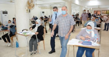 لجنة من وزارة التعليم العالى تتفقد اختبارات القدرات بجامعة أسيوط.. صور