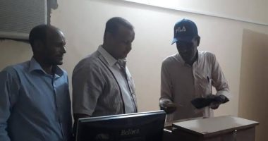 تسليم منزلين من الإسكان الريفى بمدينة كلابشة فى أسوان بالقرعة العلنية 