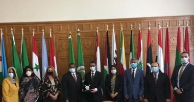 الجامعة العربية تكرم الممثل الإقليمى للفاو بمناسبة انتهاء عمله بالمنطقة
