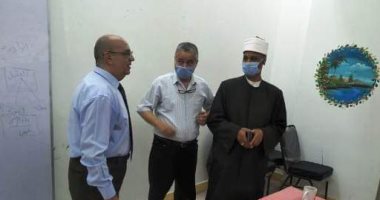 رئيس المنطقة الأزهرية بالإسكندرية يتفقد لجان معهد الفتيات