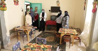 نائب محافظ الوادى الجديد تتفقد الحضانات بالخارجة تمهيدا لافتتاحها.. صور