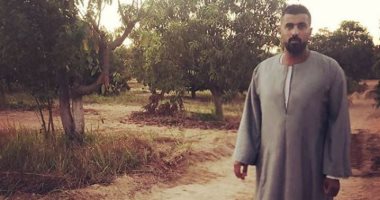 "سوهاج ما بتجيبش غير رجالة".. تعليق محمد سامى على صورته بالجلابية وأحمد زاهر يرد
