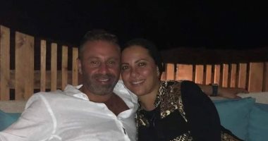 حازم إمام يغازل زوجته: عيد ميلاد سعيد دودو حبيبتى