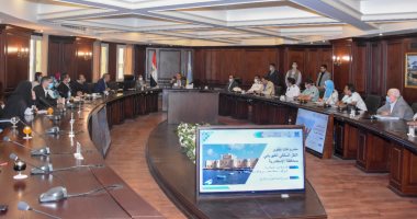 محافظ الإسكندرية يناقش مشروعى مترو أبو قير وبرج العرب وتطوير ترام الرمل 