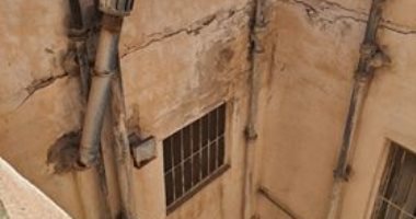 قارئ يشكو عدم تمكنه من استكمال ترميم عقار معرض للانهيار بسان استيفانو